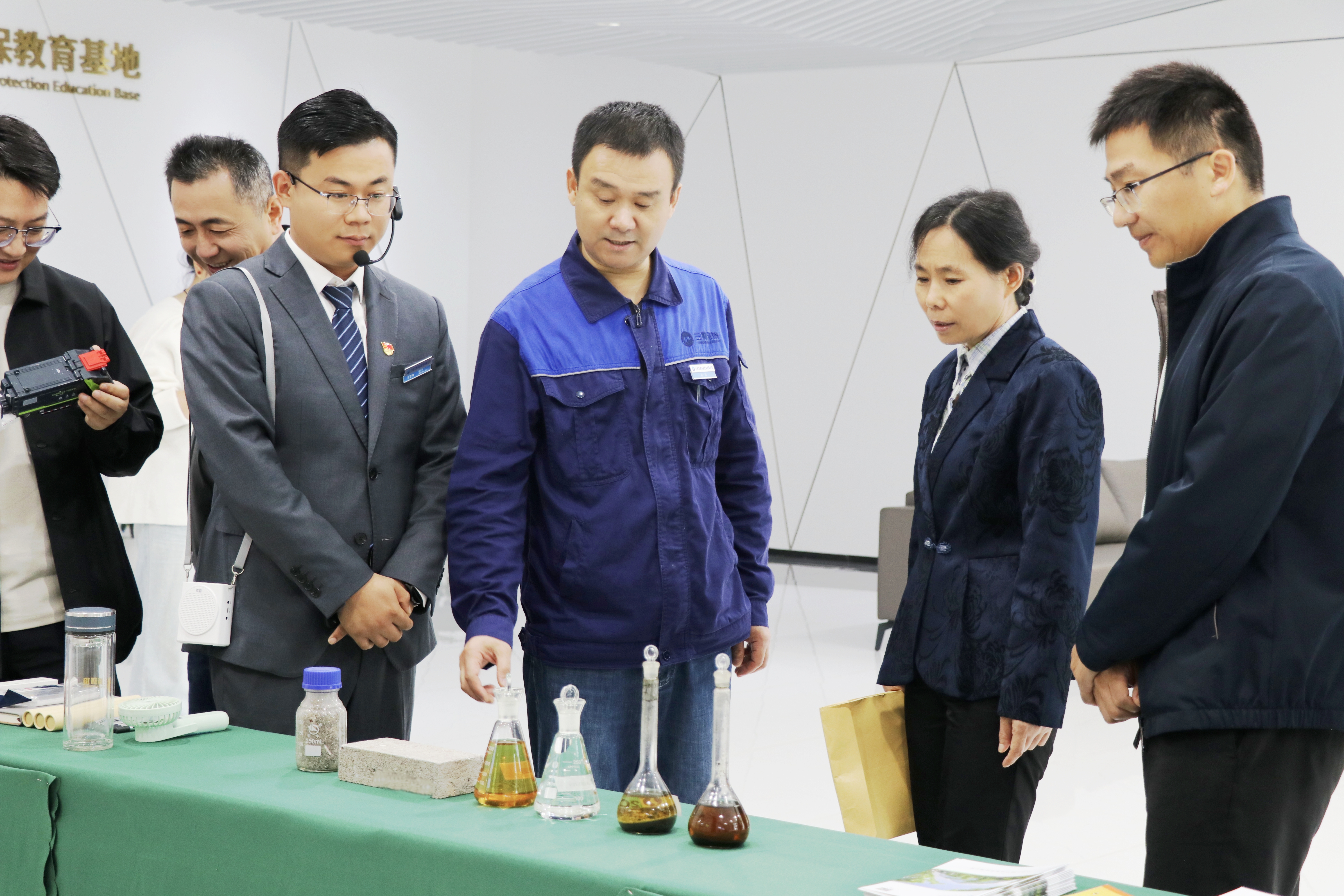 10月17日，安徽省生態環境廳調研六安三峰公司 為環保教育基地注入新動能.jpg